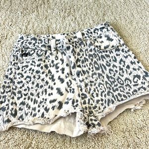 Kan Can leopard shorts
